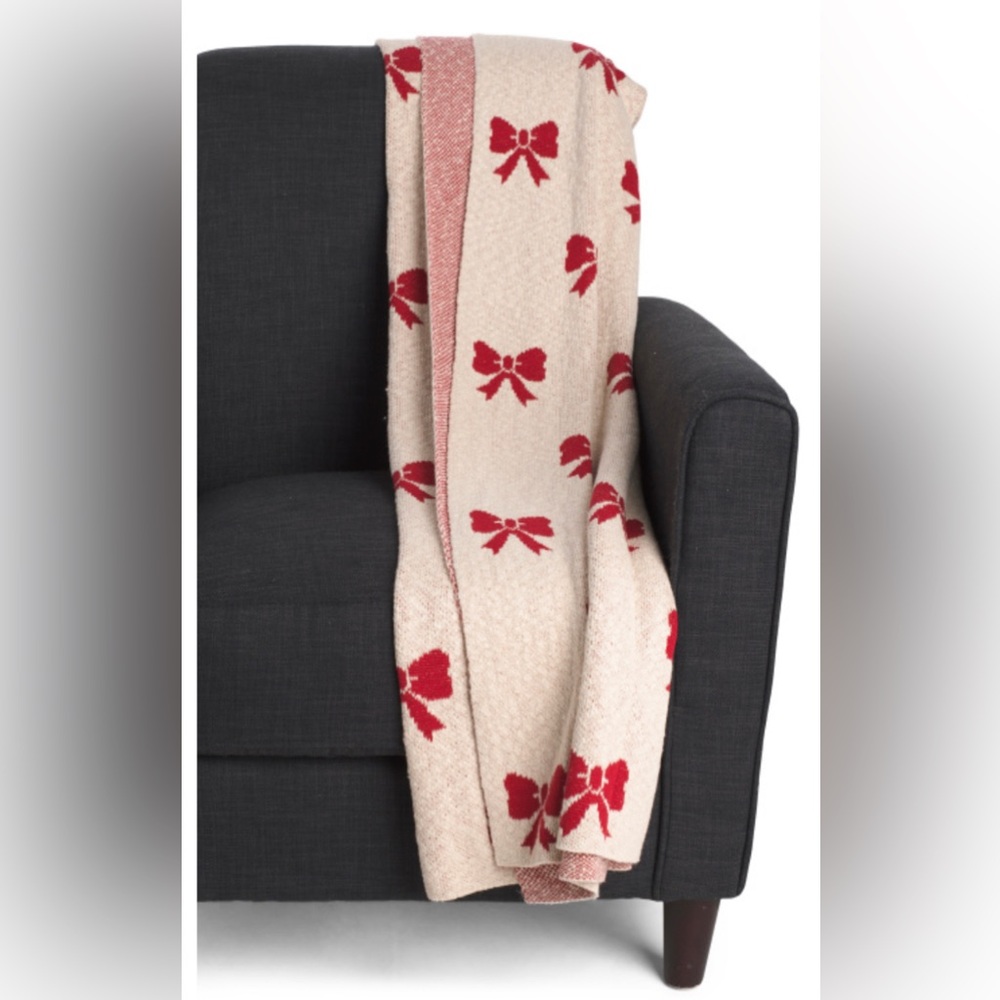 Bow throw blanket